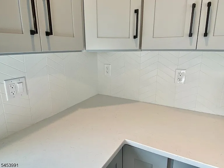 22 Woodcott Dr — Photo 5