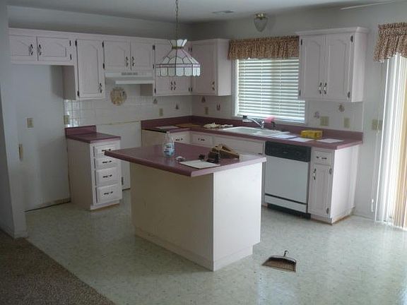 3rd image of 403 E Rogers St
