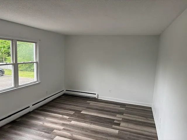 3 bed, 1200 sqft, $2,500 — Photo 3