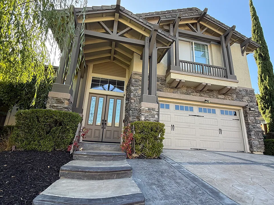 711 Pradera Way
