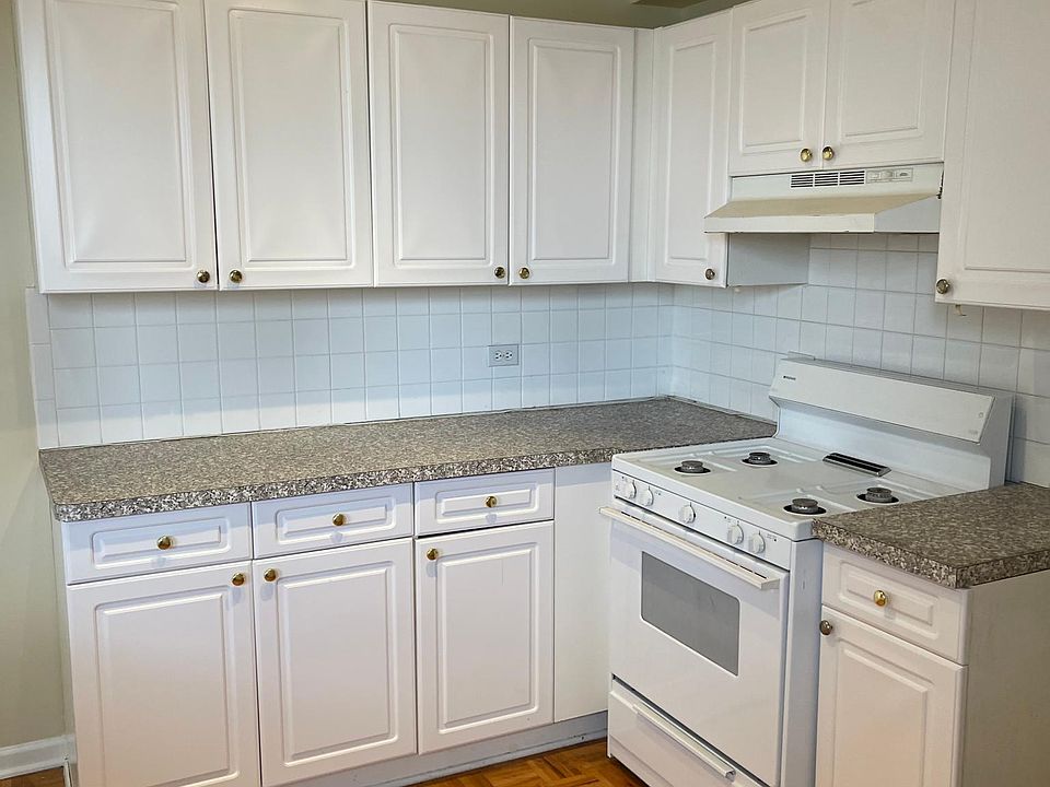 1st image of 5736 S King Dr #3