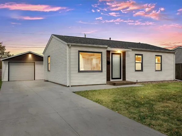 960 Fairview Dr, Marion, IA 52302