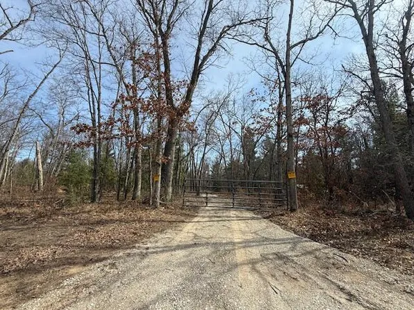 8618 S Queens Hwy, Chase, MI 49623