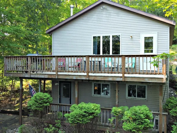 W16468 S Hilbert Dr, Armstrong Creek, WI 54103