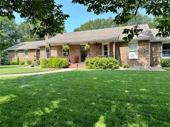 902 Elm St, Higginsville, MO 64037