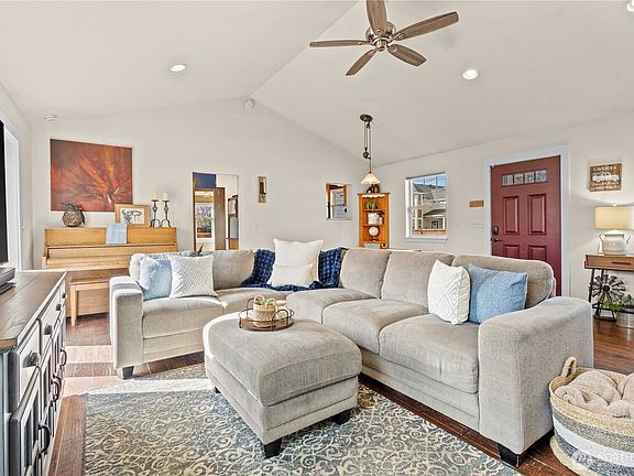 4th image of 2710 16th Avenue NW