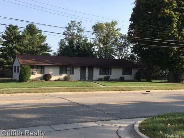 330 Garden Ln #332, Fowlerville, MI 48836