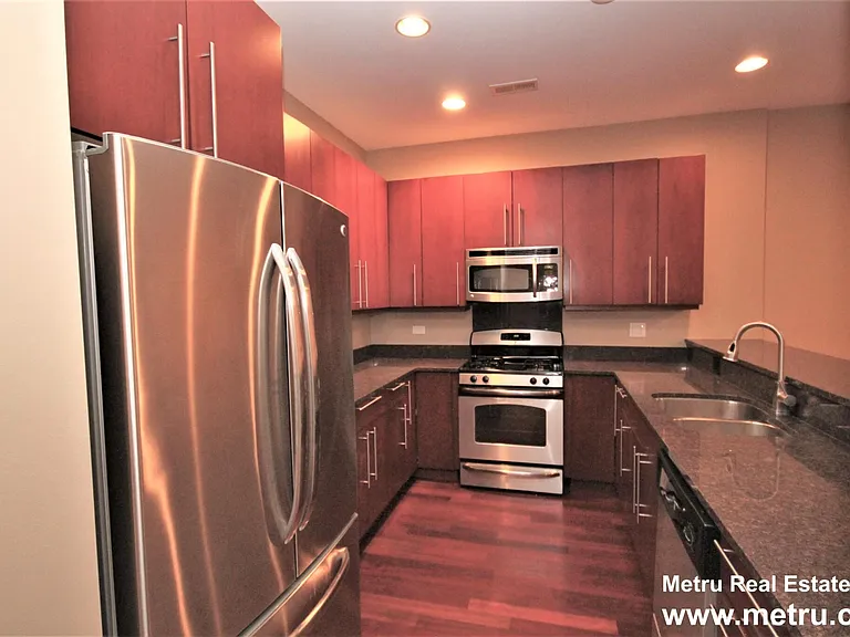 2358 W School St #4W — Photo 3