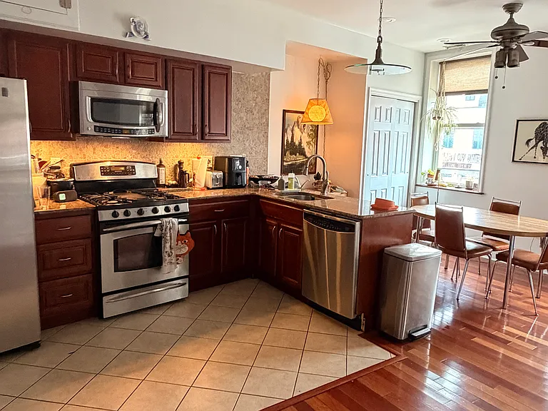 235 W Girard Ave — Photo 4