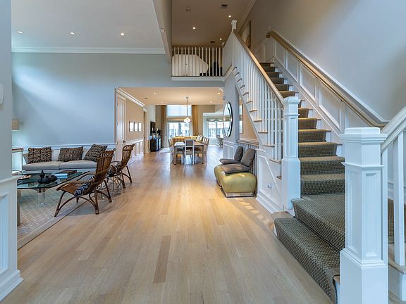 4th image of 202 High Pond Ln