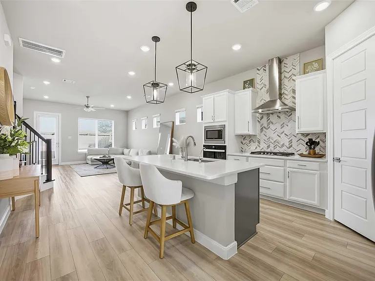 8104 Morning Melody Dr — Photo 1