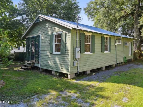 532 State St, Bay Saint Louis, MS 39520