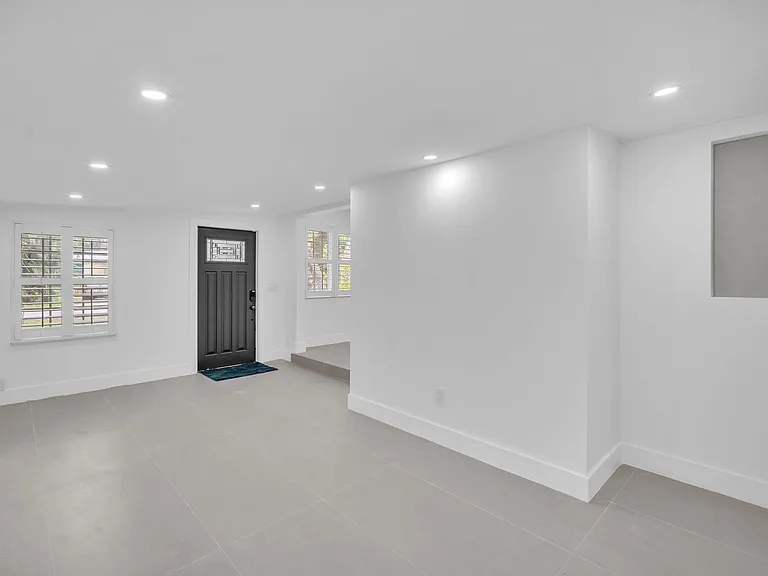 5148 SW 28th Ter — Photo 11
