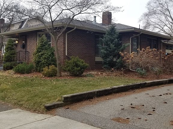 3rd image of 217 East Blvd