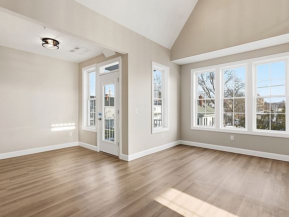 2nd image of 8 Vine St #5