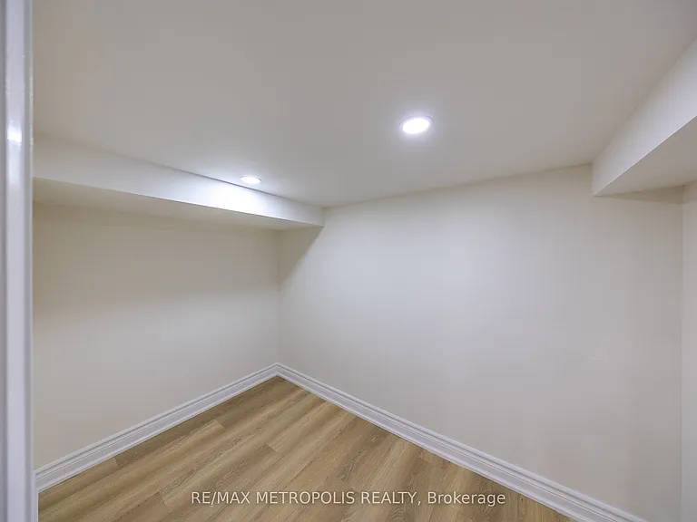 23 Gordon Cowling St #BASEMENT — Photo 13