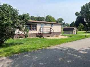 2276 Lodge Rd SW, Sherrodsville, OH 44675