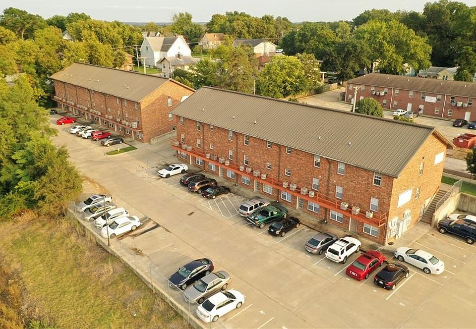 1st image of 109 Commercial St