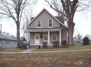 112 Kickapoo St, Hiawatha, KS 66434