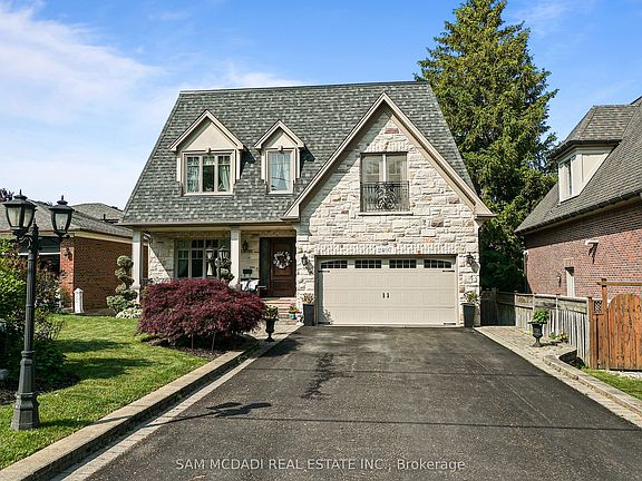 2nd image of 2497 Sharon Cres