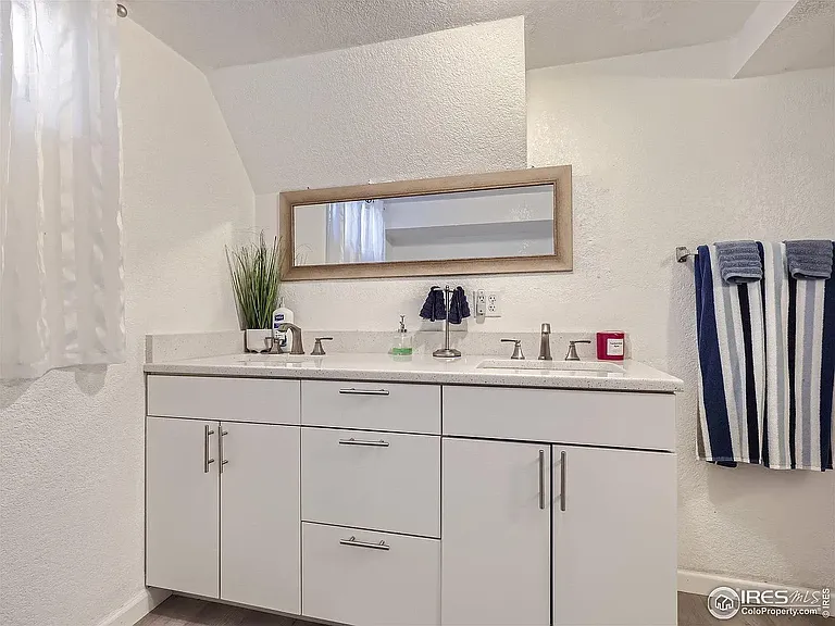 5861 Demott Ave — Photo 11