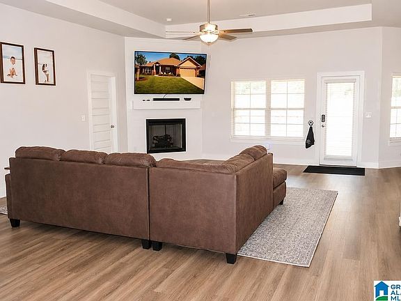 5th image of 403 Harless Ln