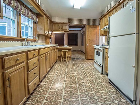 3rd image of 2534 7 1/2th St