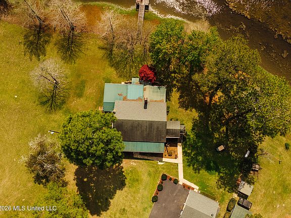 4th image of 853 Spring Water Ranch Rd