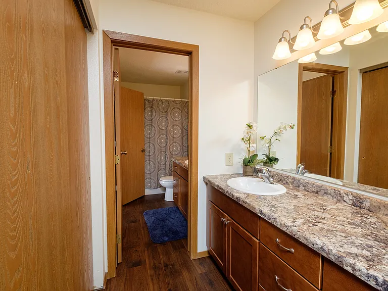 Fargo, ND Cedars 2 Apartments | Bathroom