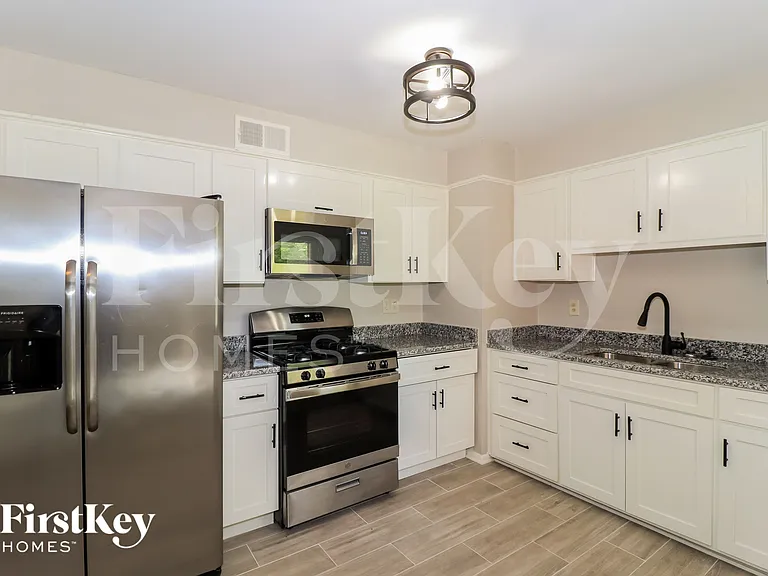 3021 Chaucer Ln — Photo 6