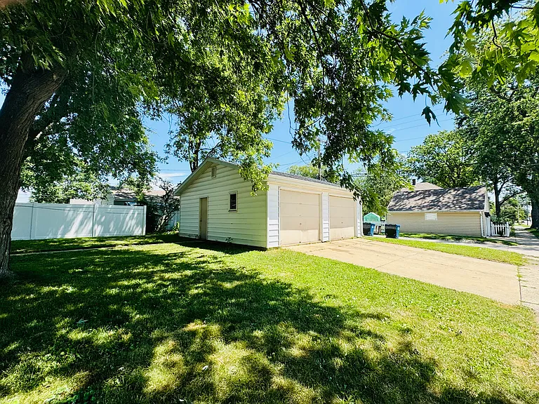 312 N Prairie Ave — Photo 3