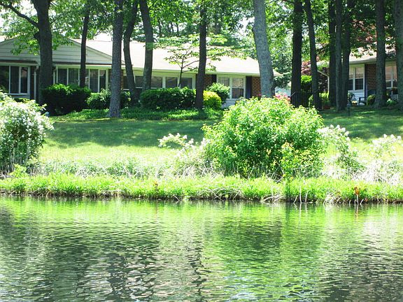 3rd image of 1030 Shetland Dr #100B