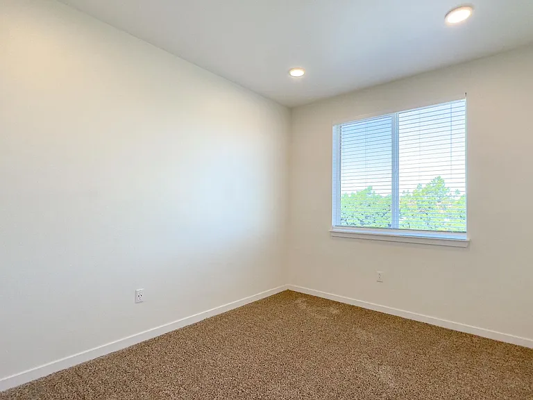 La Perla Apartments — Photo 28