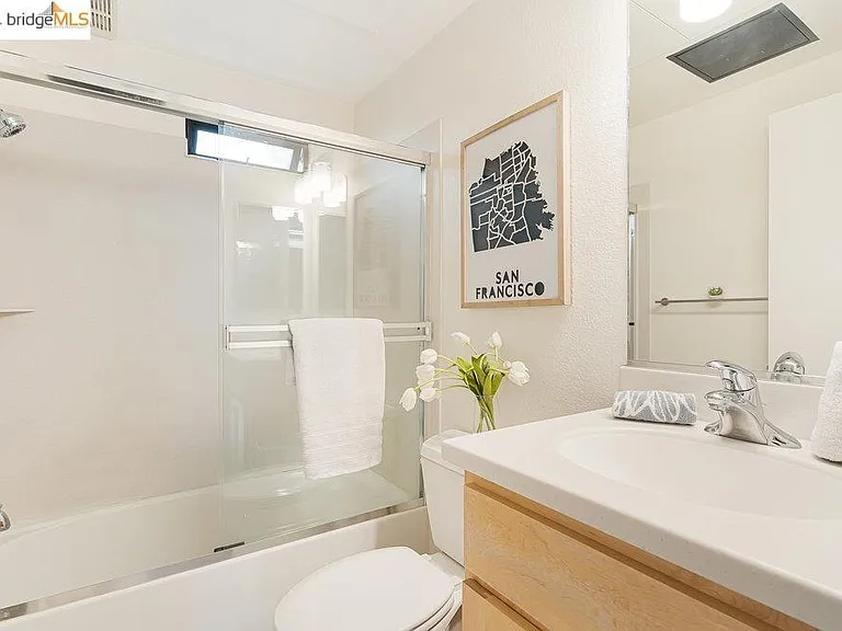 Second bedroom bath