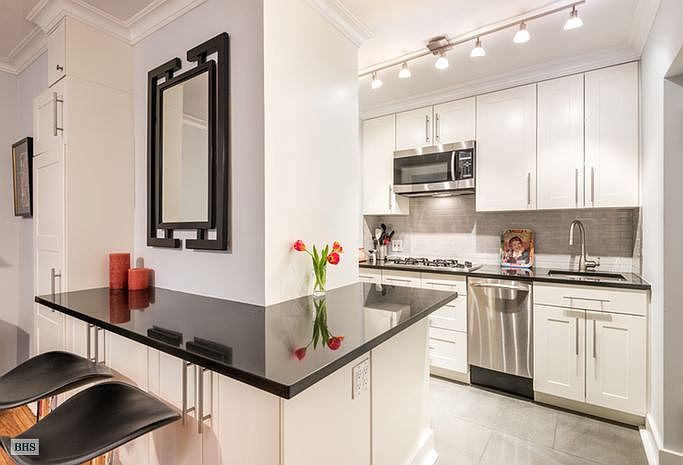 2nd image of 82 Irving Pl APT 3B