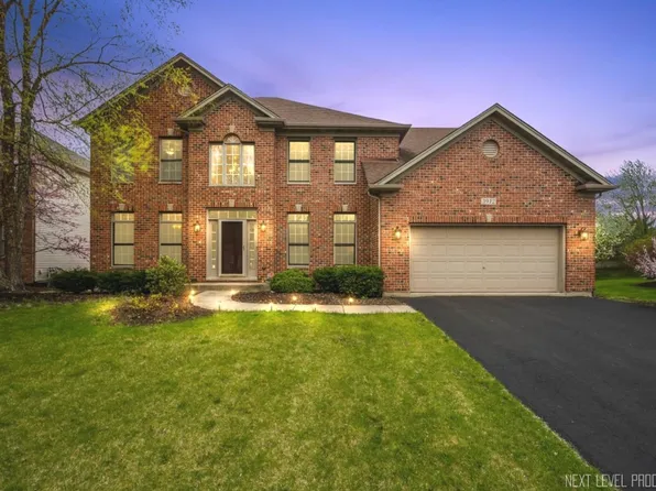 3912 Bluejay Ln, Naperville, IL 60564