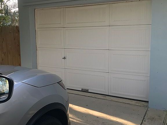 4th image of 247 E Kalmia Dr