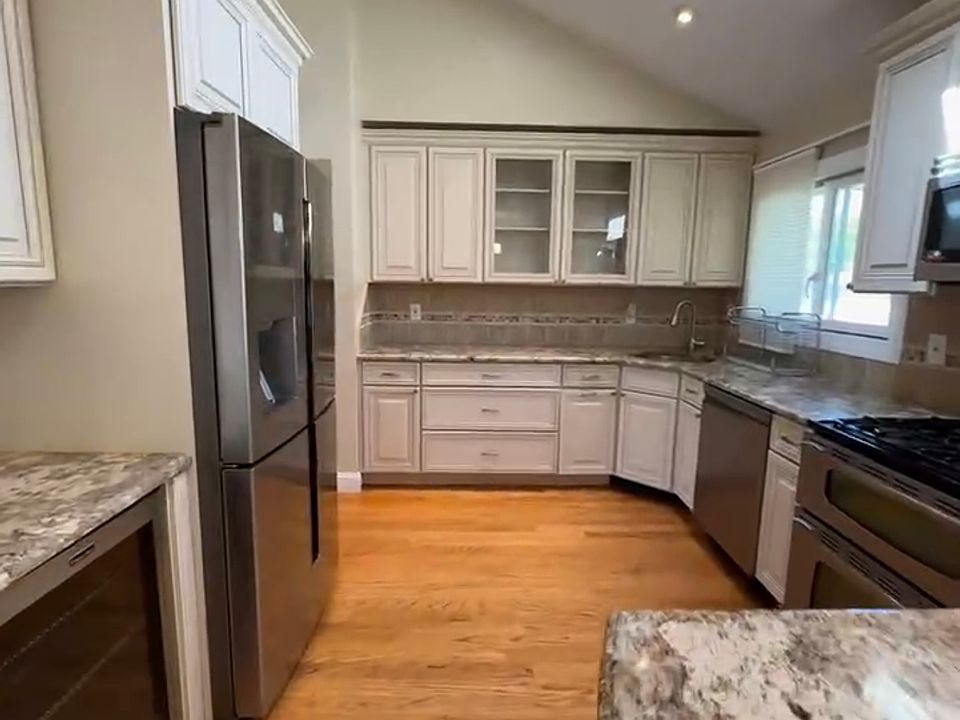 1st image of 6 Michael Rd #1
