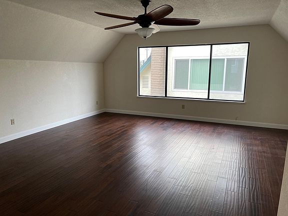 Master bedroom(upstairs)