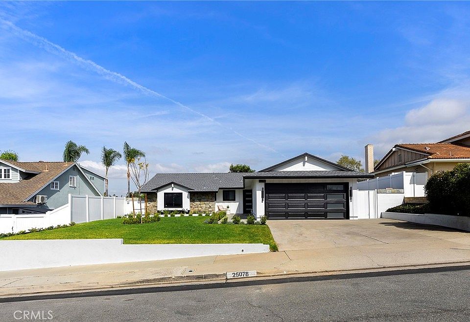 1st image of 25078 Champlain Rd