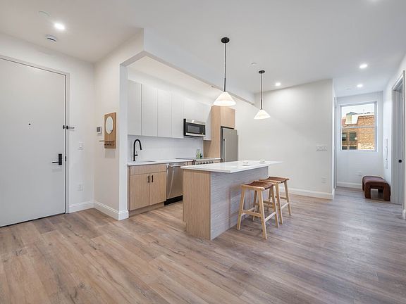 4th image of 270 Sullivan Pl #5A