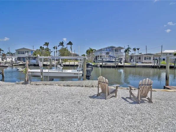 3915 Phoenix Dr, Saint James City, FL 33956