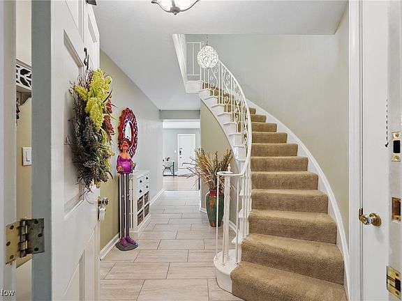 4th image of 3 Meadowlawn Dr Unit 21