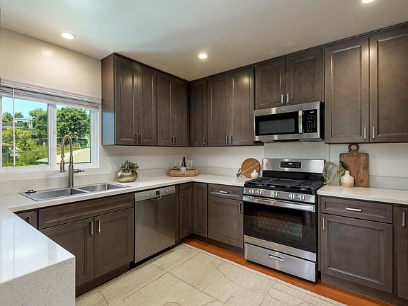 4th image of 2535/2537 Crescent Ave