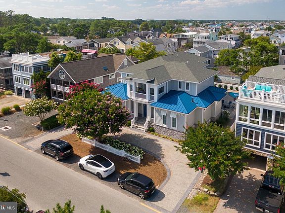 3rd image of 109 Oakwood St