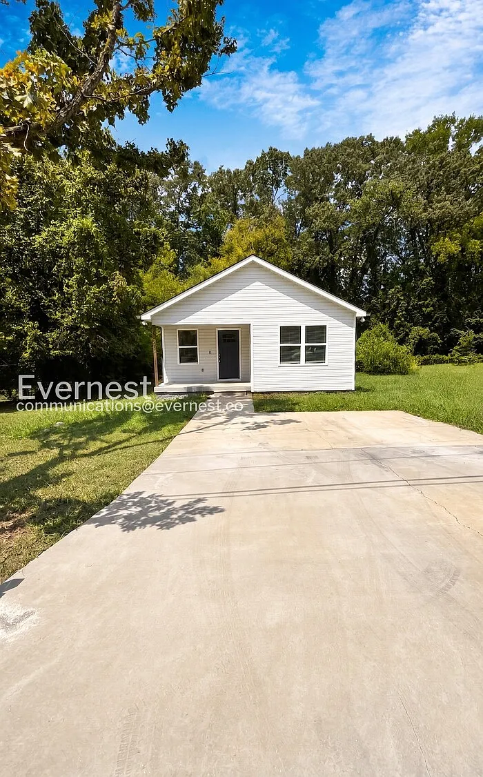 4 bed, 2.0 bath, 1338 sqft, $1,945 — Photo 1