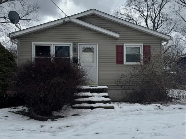 2452 Willis St, Cuyahoga Falls, OH 44221
