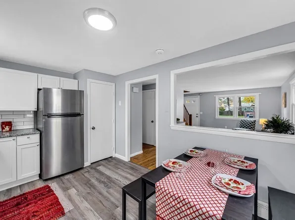 31-33 Humbert St, Springfield, MA 01109
