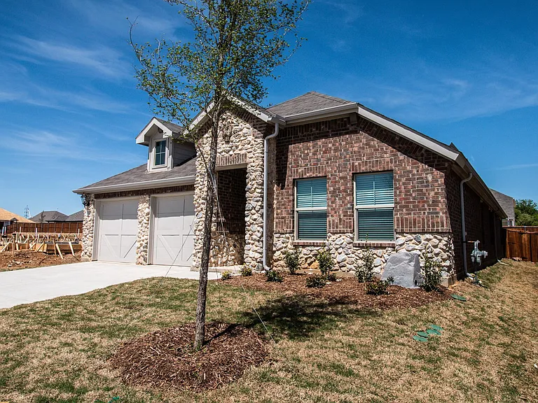 3320 Kingsdown Dr — Photo 3