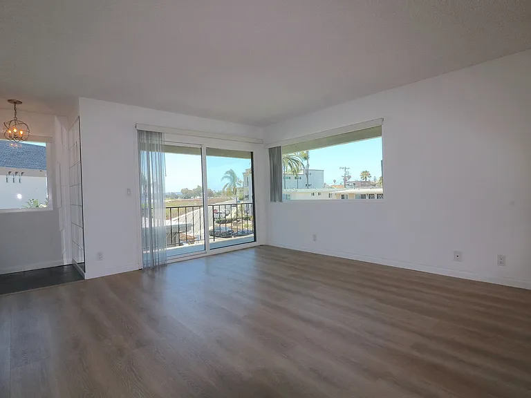 3990 Crown Point Dr — Photo 10